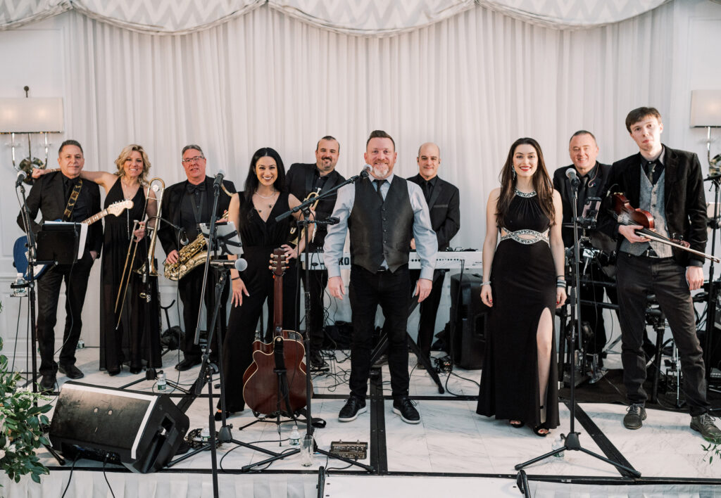 Live wedding band's main photo showing band members