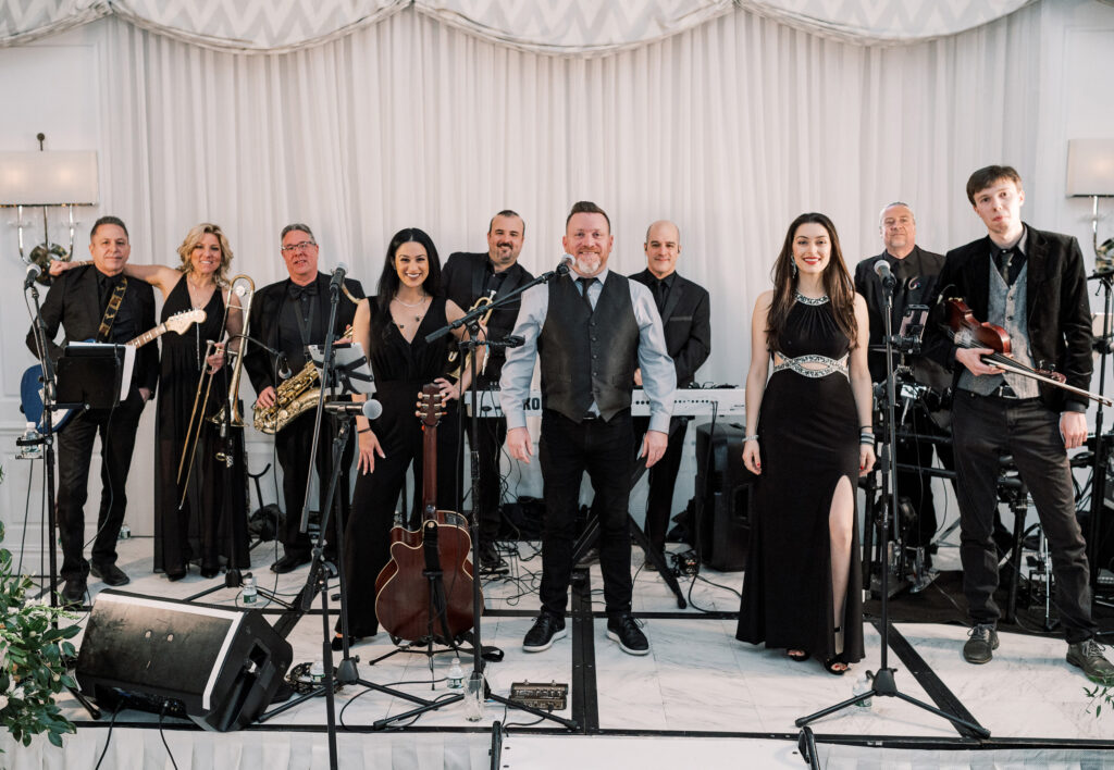 Live wedding band's main photo showing band members