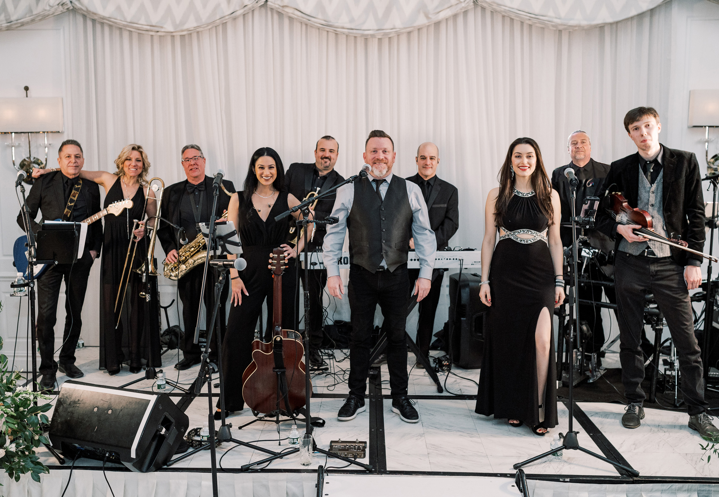 Live wedding band's main photo showing band members